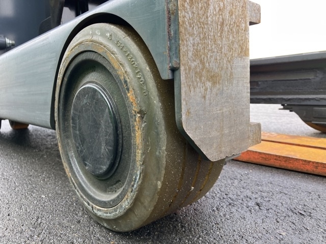 Xe nâng điện cũ đứng lái 1.3T TOYOTA 8FBRK13 2