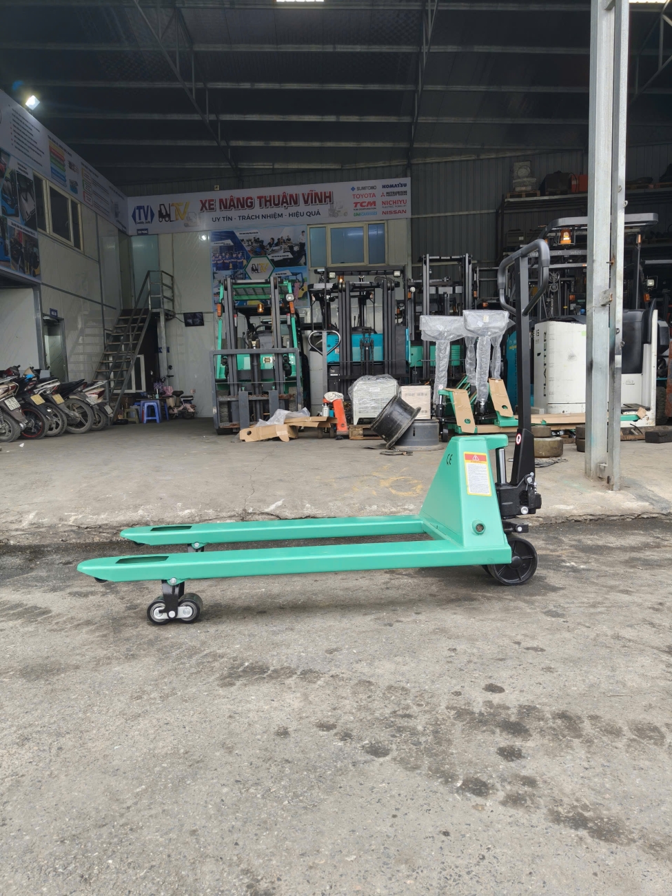 Xe nâng tay 2,5T; 3,0T; 3,5T; 5,0T hiệu Mitsubishi 2